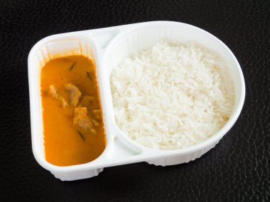 pirinç ve köri yemek kutusu küme