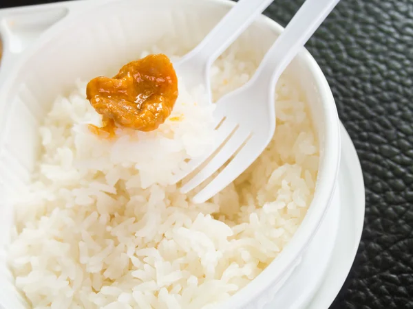 Ris och curry i boxen måltid — Stockfoto