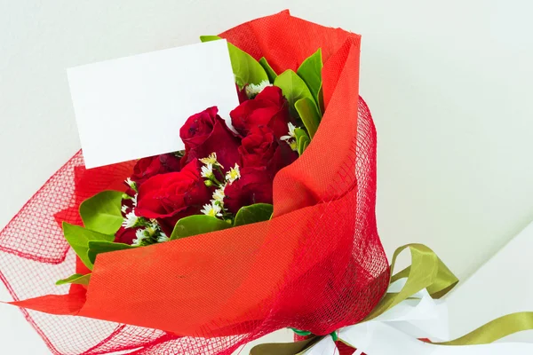 Bouquet rouge avec carte — Photo