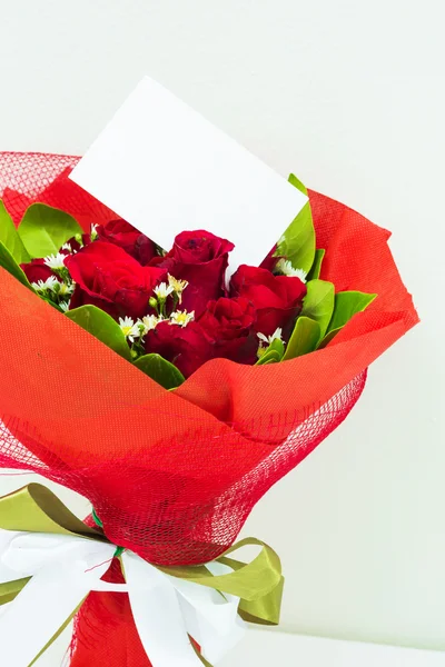 Red bouquet with card — Stock Photo, Image