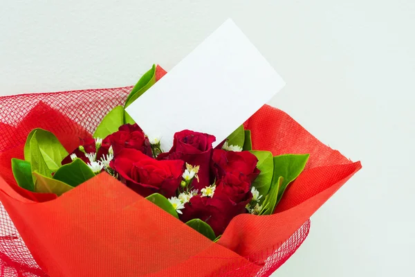 Bouquet rosso con biglietto — Foto Stock