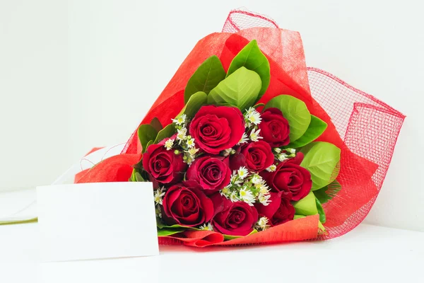Red bouquet with card — Stock Photo, Image