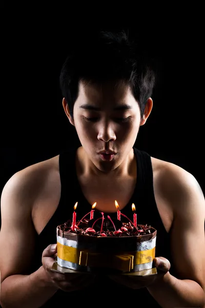 Asyalı çocuk doğum günü pastası ile — Stok fotoğraf