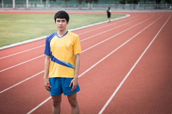 Asian athlete on the track — Stock Photo, Image