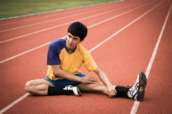 Asian athlete on the track — Stock Photo, Image