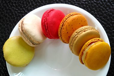 renkli macarons tabak