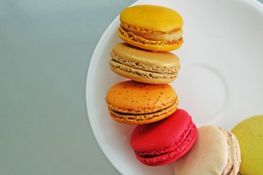 renkli macarons tabak