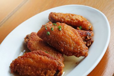 kızarmış tavuk balık sosu ile