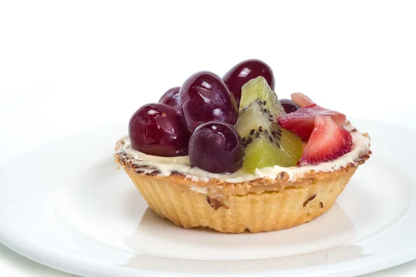 Tarta de fruta en fondo blanco —  Fotos de Stock