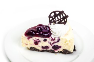 Beyaz arka planda Blueberry peynir Mus