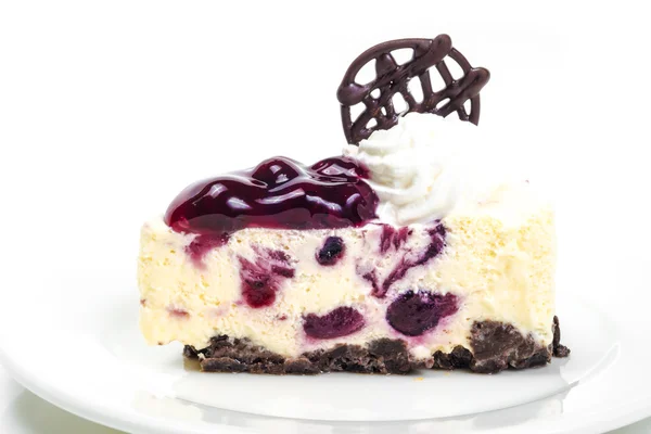 Blueberry sajt mousse a fehér háttér — Stock Fotó