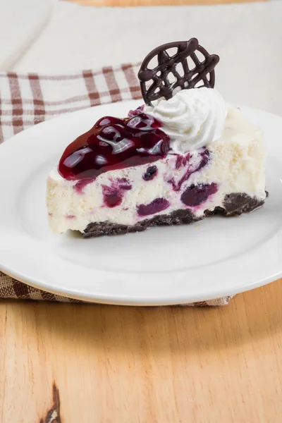 蓝莓芯片奶酪慕斯蛋糕 — 图库照片