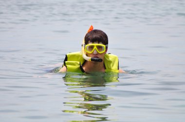 Asyalı çocuk Snorkeling