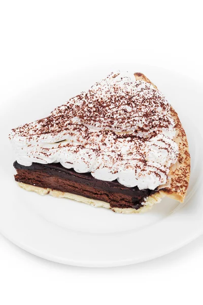 Torta de chocolate no prato em fundo branco — Fotografia de Stock