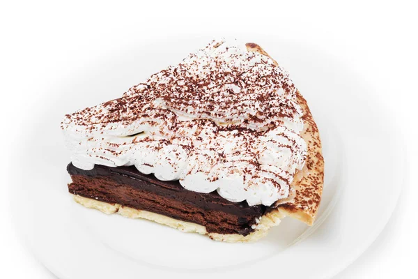 Tarta de chocolate en el plato en fondo blanco —  Fotos de Stock