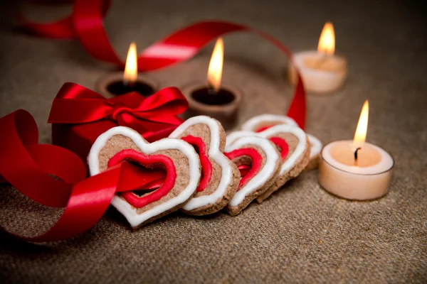 Box for jewelry. Valentine cookies in the shape of heart. — Stock Photo, Image