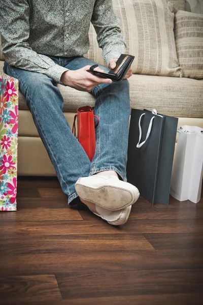 Man in shop with packages. — Stock Photo, Image