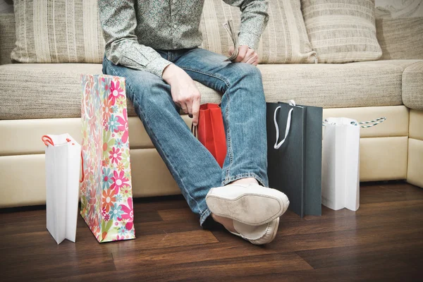 Man in shop with packages. — Stock Photo, Image