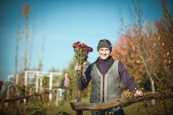 Man with flowers — Stock Photo, Image