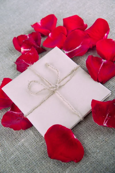 Letter and rose petals — Stock Photo, Image