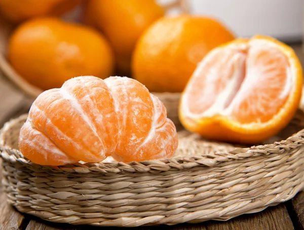 Fresh tangerines on a wooden table — Stock Photo, Image