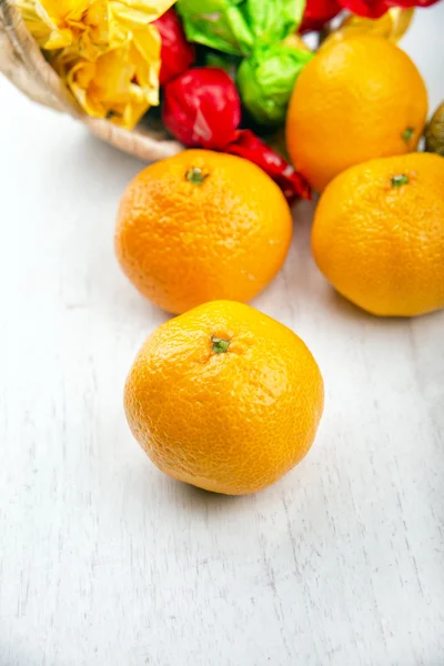 Sweet fresh tangerine on the kitchen table — Stock Photo, Image