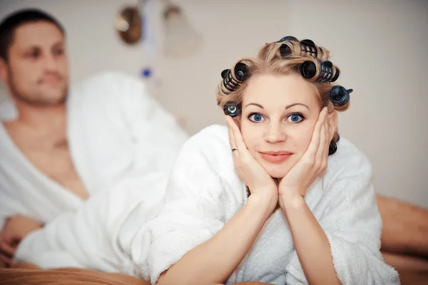 Young couple working at home in bed — Stock Photo, Image