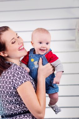 mutlu anne ile bebek resmi
