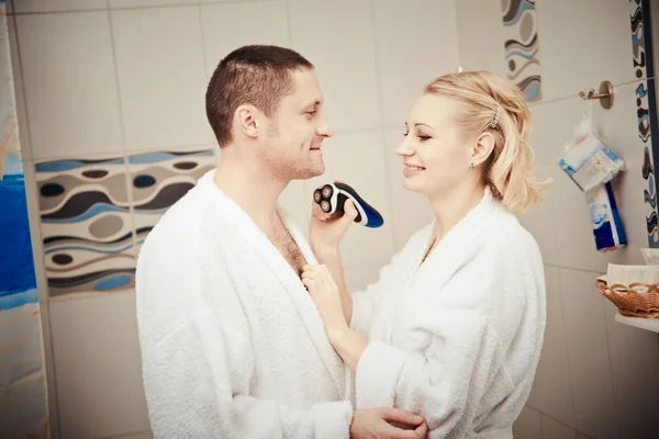 Man shaving electric razor — Stock Photo, Image