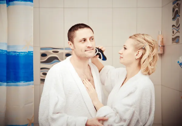 Man shaving electric razor — Stock Photo, Image