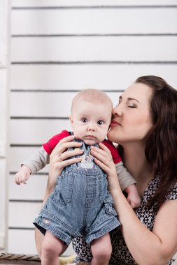 mutlu anne ile bebek resmi