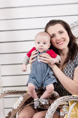 mutlu anne ile bebek resmi