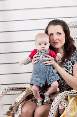 mutlu anne ile bebek resmi. 