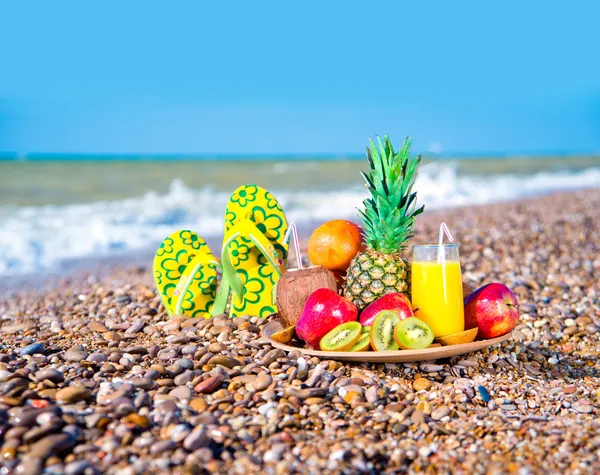 Fresh fruit on the beach — Stock Photo, Image