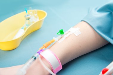 intravenöz enjeksiyon, tıbbi ürünün damla
