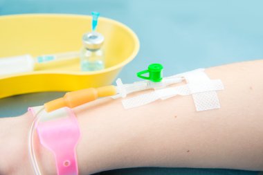 intravenöz enjeksiyon, tıbbi ürünün damla