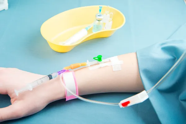 Intravenös injektion, dropp av läkemedlet — Stockfoto