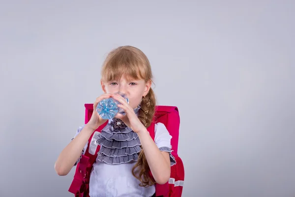 Girl drinking water from a plastic bottle — Stock Photo, Image