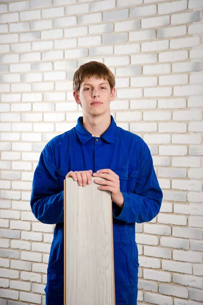 Builder with the floorboard — Stock Photo, Image