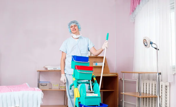 El personal médico limpia el hospital — Foto de Stock