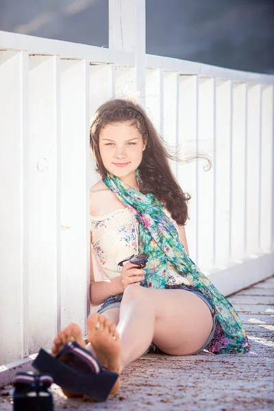 Portrait of young happy beautiful girl outdoors in sunny summer day — Stock Photo, Image