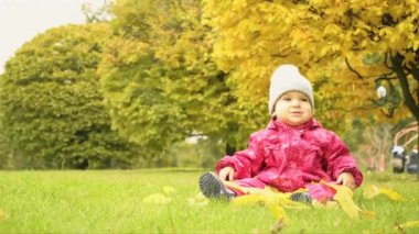 parkta küçük bir kız