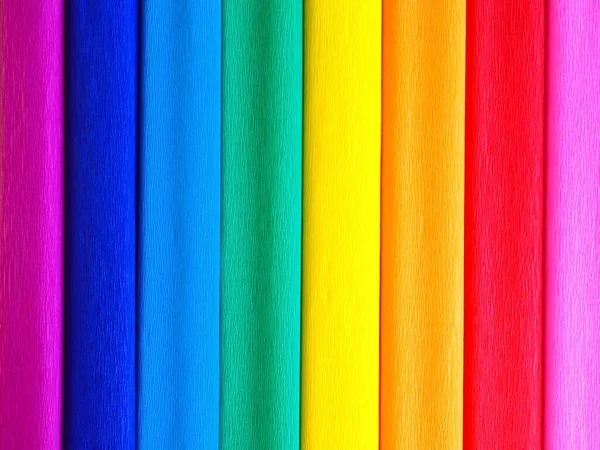 Bandera del orgullo por Gilbert Baker. Símbolo de la comunidad LGBTI en general. El papel crepé está disponible en rosa, rojo, naranja, amarillo, crepé, azul, morado y magenta. Fondo colorido para los eventos del Orgullo — Foto de Stock