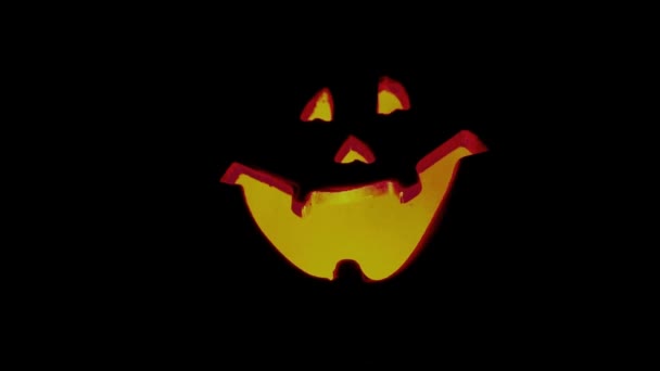 Pumpkin lantern, Halloween attribute. Lantern traditionally carved from pumpkin or turnip. A head with a scary or funny face. Jack-o-lantern. Will-o-the-wisp. Flashing and glowing light — Stock Video