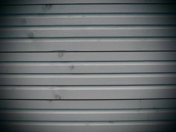 Altes Vintage Holz in weiß mit horizontalen Dielen. Hölzerner Grunge-Hintergrund. Schicker französischer Provence-Stil. Tafeln als Hintergrund. Dunkle Vignettierung an den Rändern. — Stockfoto