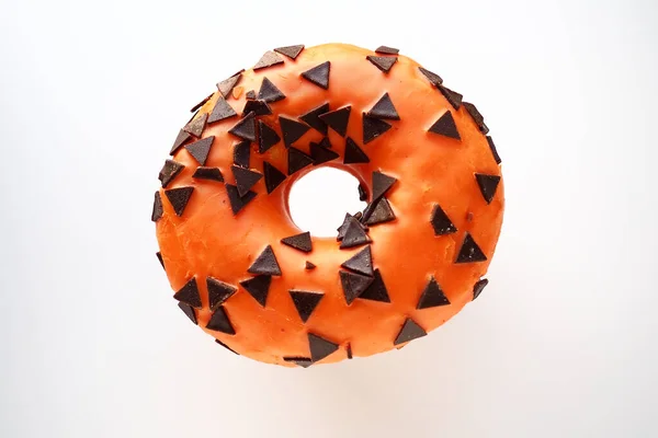 Donut Halloween Com Cobertura Laranja Triângulos Chocolate Como Uma Cobertura — Fotografia de Stock