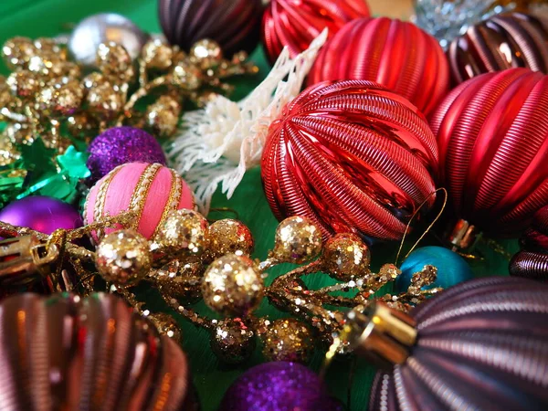 Fondo Navidad Con Decoraciones Navideñas Bolas Navideñas Campanas Arcos Lluvia —  Fotos de Stock