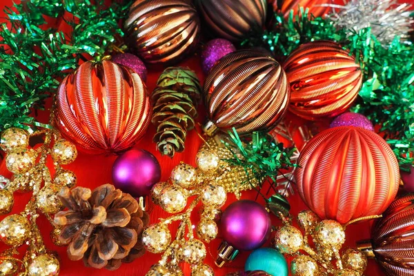 Vánoční Pozadí Vánoční Ozdobou Prázdninové Míče Zvonky Luky Jedle Kužel — Stock fotografie