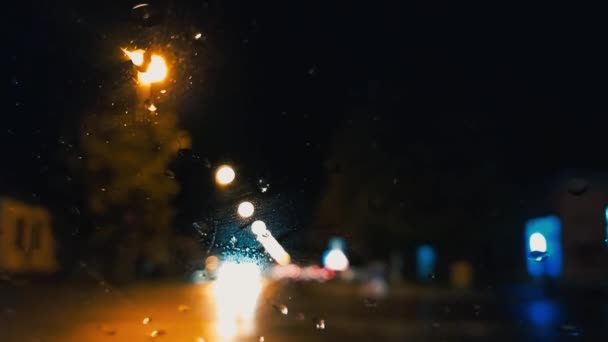 Conduzir Noite Gotas Chuva Pára Brisas Carro Estrada Asfalto Efeito — Vídeo de Stock