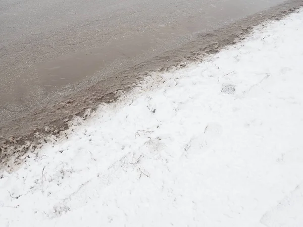 Carretera Con Una Deriva Nieve Condiciones Conducción Difíciles Pavimento Resbaladizo — Foto de Stock